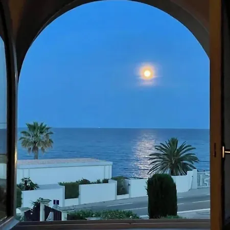 Le Grand Boucharel Apartment *