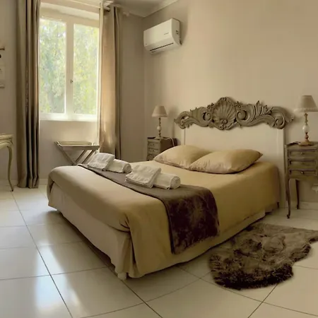 Le Grand Boucharel Apartment